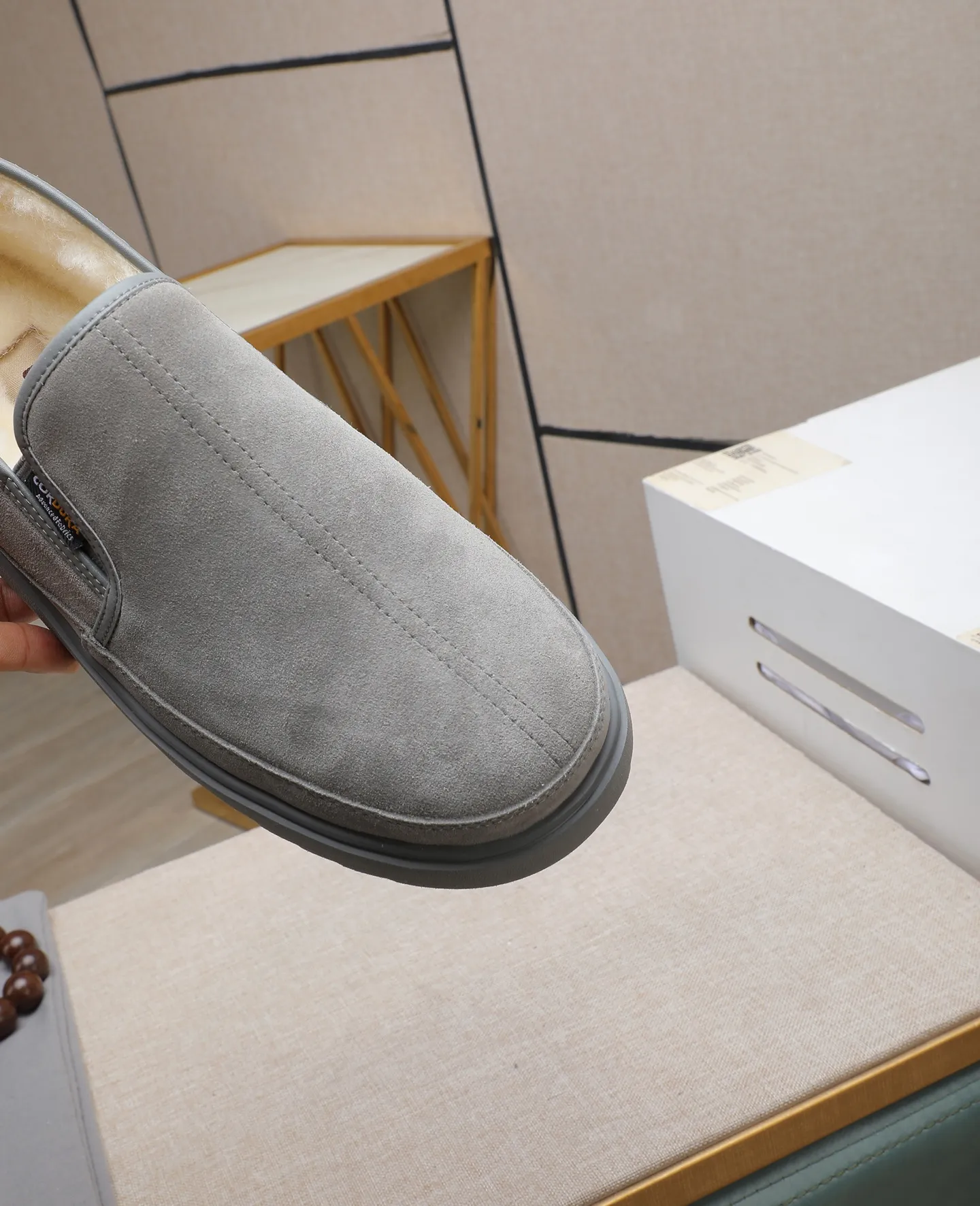 Men's men's shoes 💰560 (full genuine wool lining, 10% off for fake ones) Please note the quality of the original order and compare the thickness of the wool 🏮🏮 Popular UGG men's shoes from Australia's warm luxury brand, the official website is synchronized, Beckham men's style..., made of imported top-layer waxed cowhide, waxed toe box, Australian real wool velvet lining Carefully sewn...Imported rubber Martin boots outsole (comfortable, soft, wear-resistant) The quality is really great...Exquisite workmanship, you can't put it down at first sight, size 39-44 (38 45 custom-made)